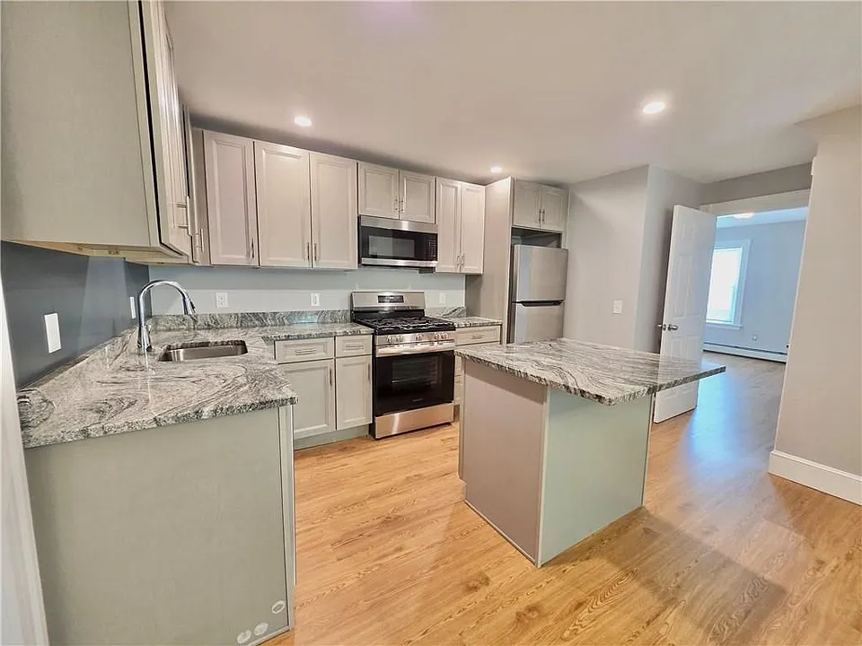 5 Greystone Ave