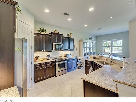 4th image of 10543 Yorkstone Dr