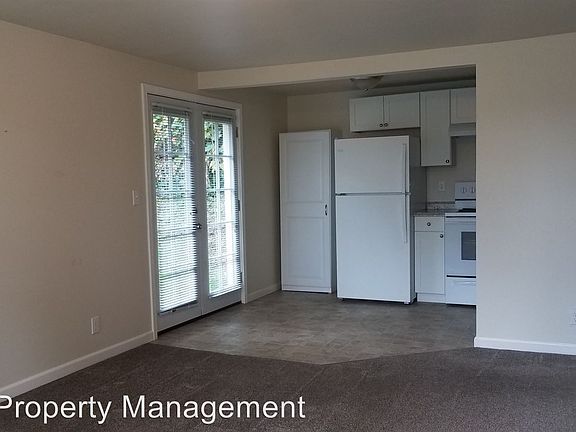 3rd image of 219 Lake Louise Dr SW #A