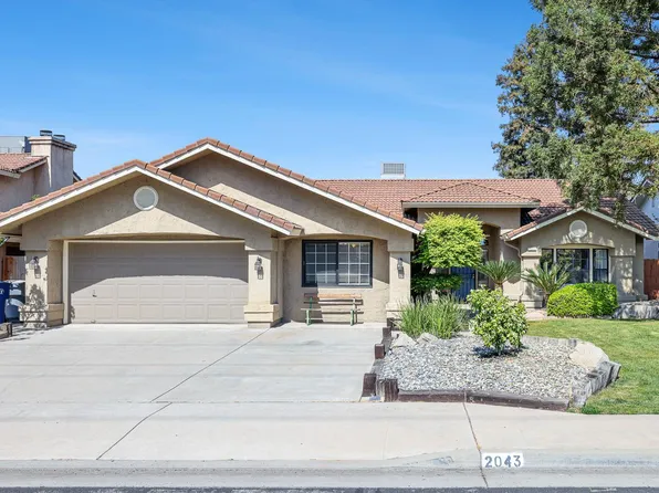 2043 Escalon Ave, Clovis, CA 93611