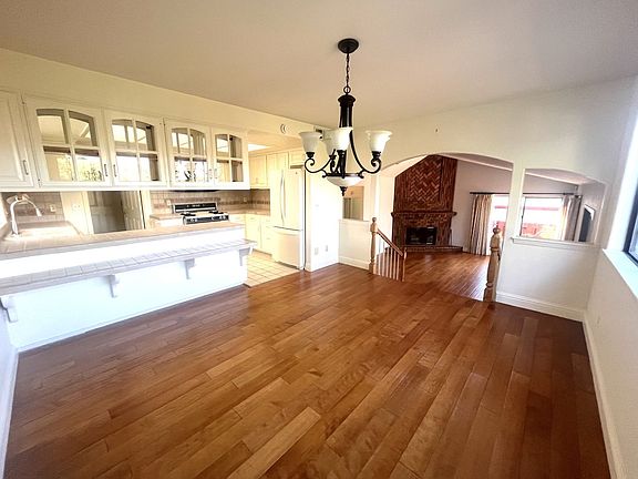 4th image of 684 Shamrock Ln