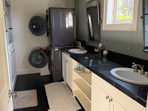 4th image of 4922 Coronado Ln #B