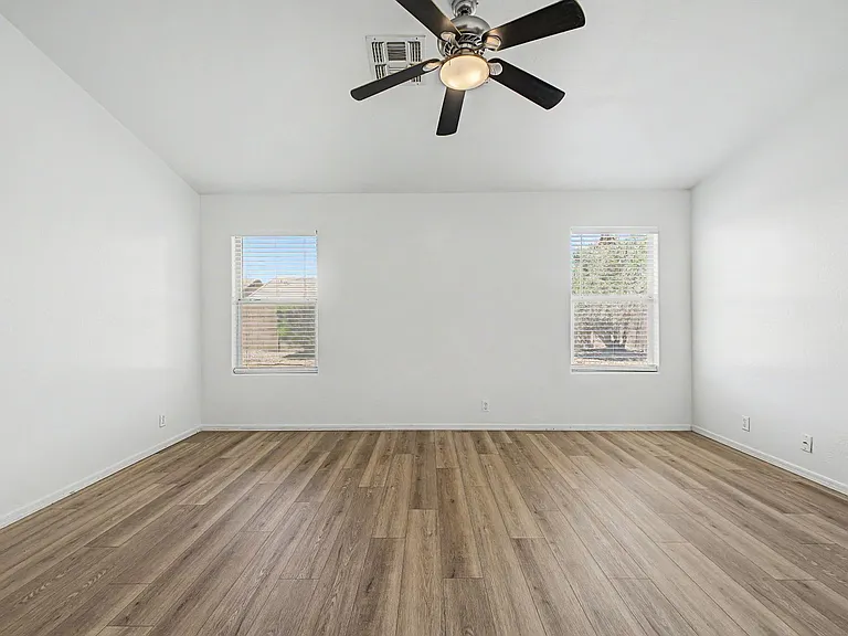 930 E Harwell Rd — Photo 16