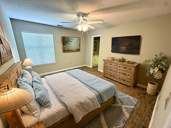4th image of 4 Clayton Ln