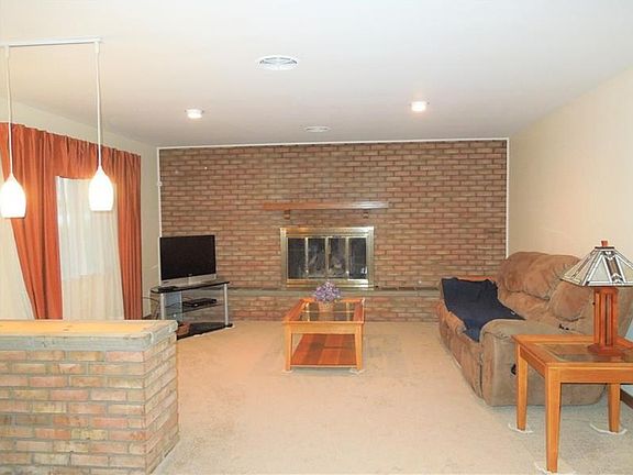 3rd image of 1309 Knollwood Dr