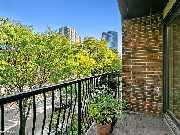 5th image of 1330 N La Salle St #306