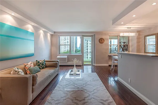 Sold by R New York | media 1