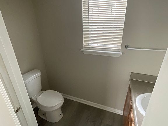 4th image of 1155 W 27th St