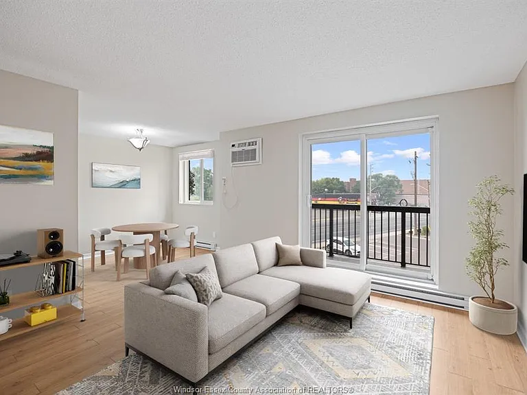 3950 Wyandotte St E #306 — Photo 5