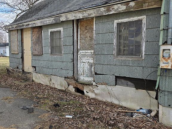 3rd image of 9620 Main St
