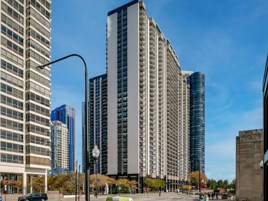 400 E Randolph St APT 1528, Chicago, IL 60601