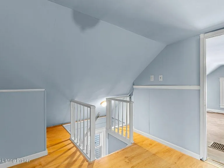 2220 W Oak St — Photo 12