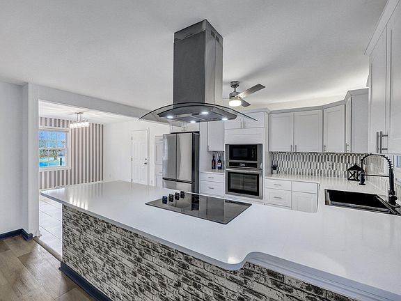 3rd image of 117 Swan Dr