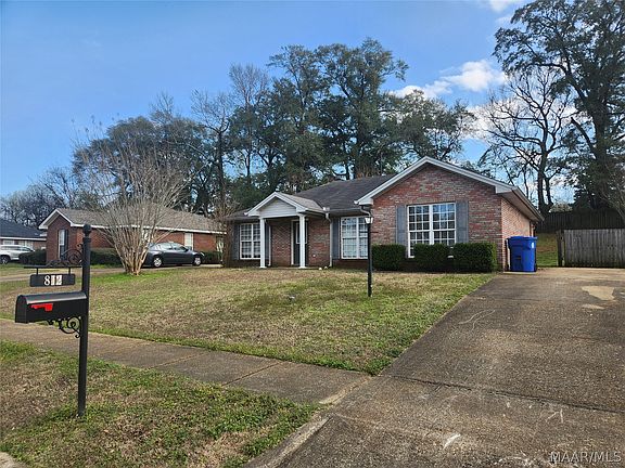 2nd image of 812 Joan Ln