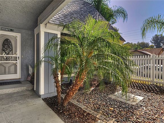 3rd image of 1210 N Huxford Ln