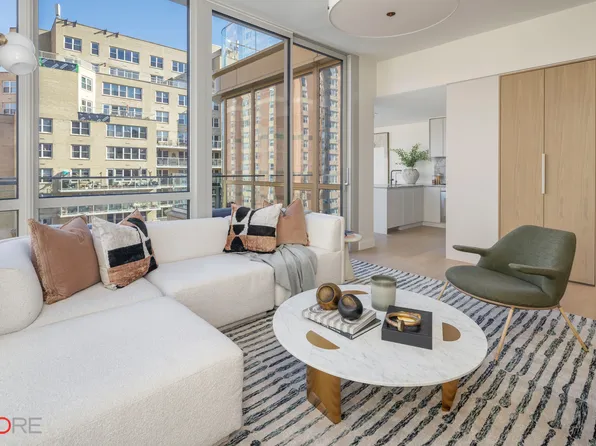 250 East 25th Street image 3 of 27