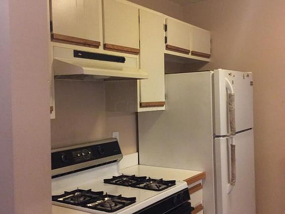 3rd image of 2552 Gardenia Dr