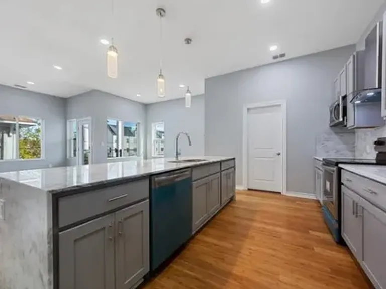 4633 Virginia Ave #101 — Photo 2