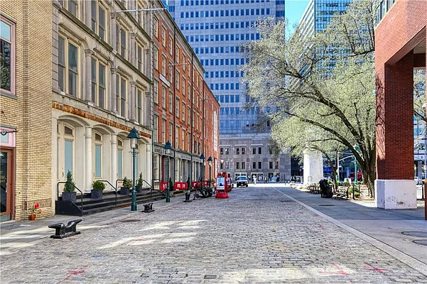 Sold by Remax Real Estate Professionals | media 18