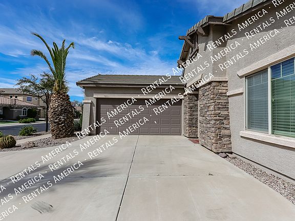 3rd image of 970 E Bellerive Pl