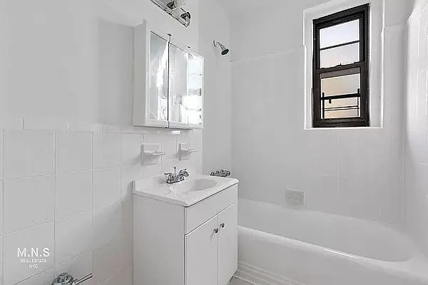 Rented by Contact Realty | media 15