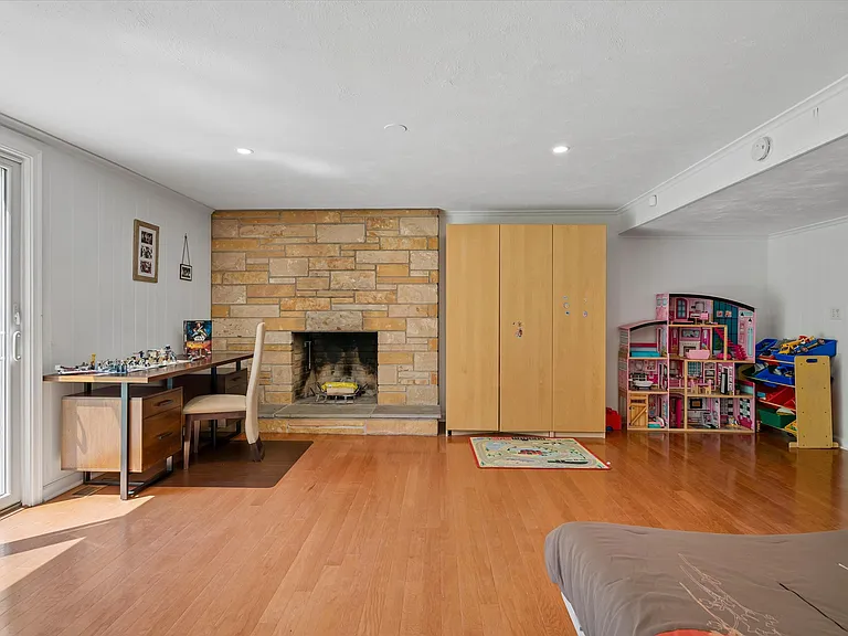 774 Robinhood Rd — Photo 9