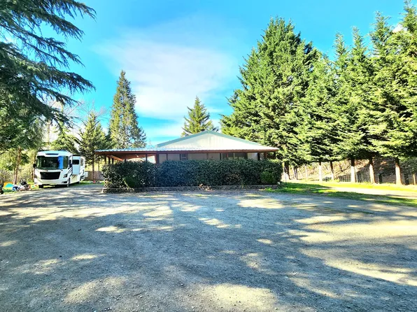 874 S Main St, Canyonville, OR 97417