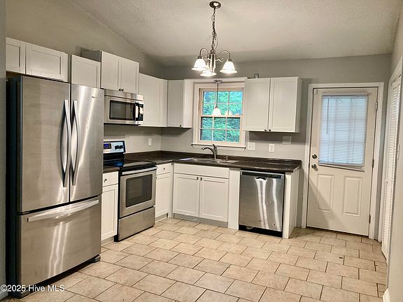 3rd image of 407 Cedar Creek Dr