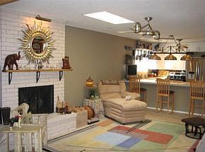 3rd image of 4632 Tropicana Ave