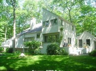 17 Whitney Rd, Mystic, CT 06355