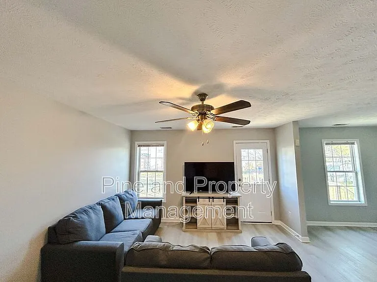 341 Kingdom Estate Dr — Photo 12