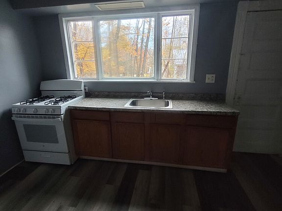 3rd image of 90 Champlin Ave APT 1