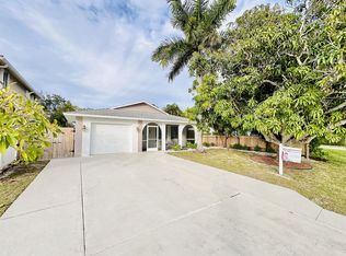 671 94th Ave N, Naples, FL 34108