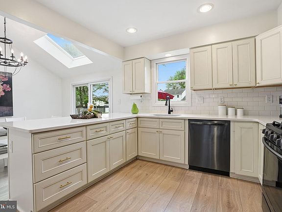 4th image of 476 Gladstone Rd