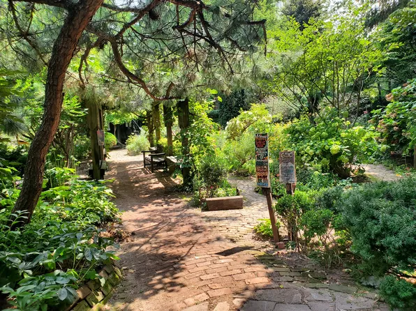 531 East 6th Street image 1 of 5