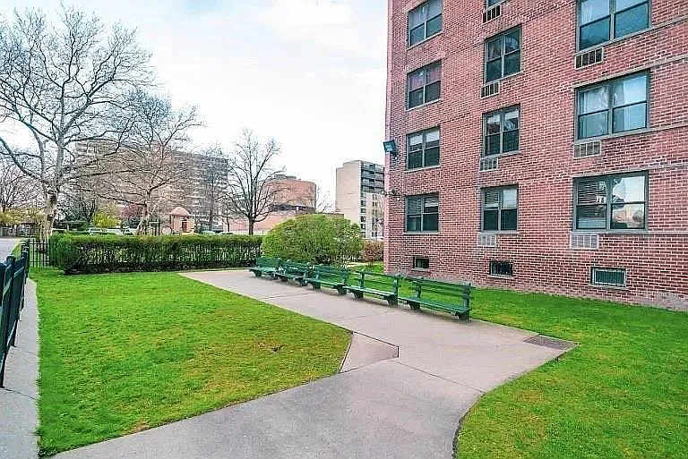 225 Saint Paul Ave #9B — Photo 16