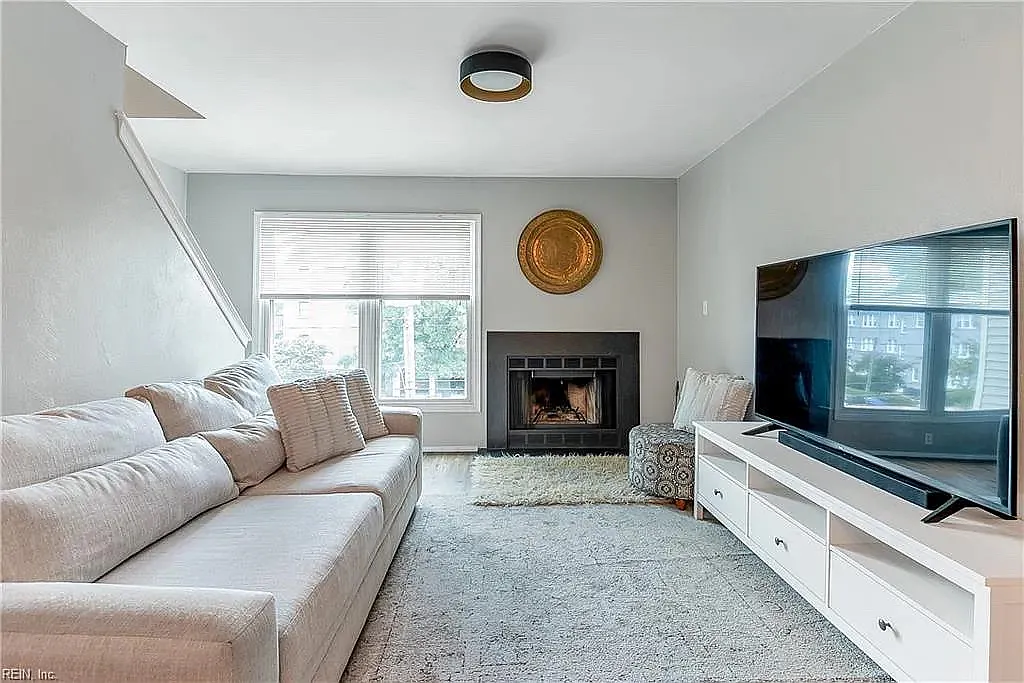Building Photo - 1301 Hampton Blvd #206