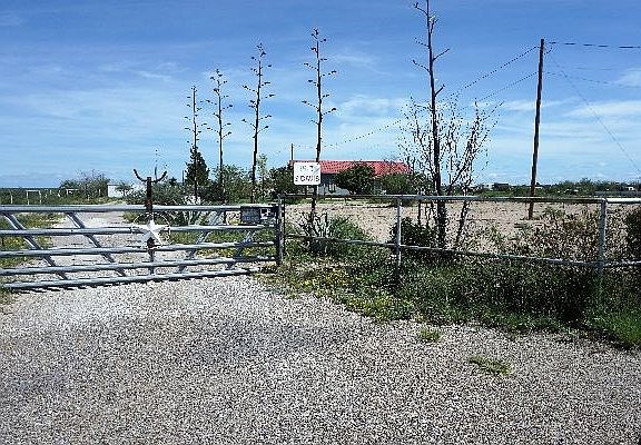 2nd image of 1917 S Davis Dr