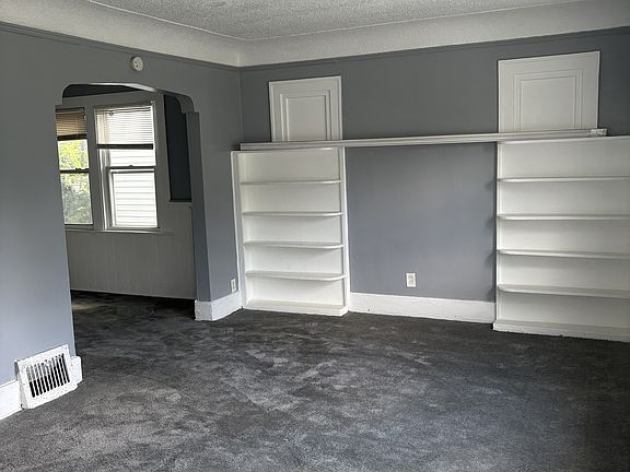 2nd image of 13522 Glastonbury Ave