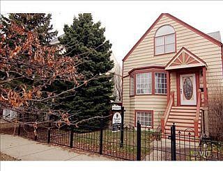 1st image of 2020 W Sunnyside Ave