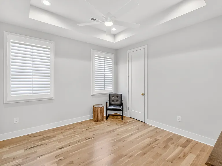 1810 Owen St — Photo 20