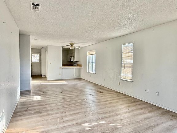 5th image of 1027 W Dakota Ave APT 113