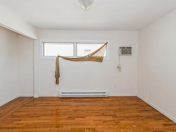 5th image of 250 Hudson Ave