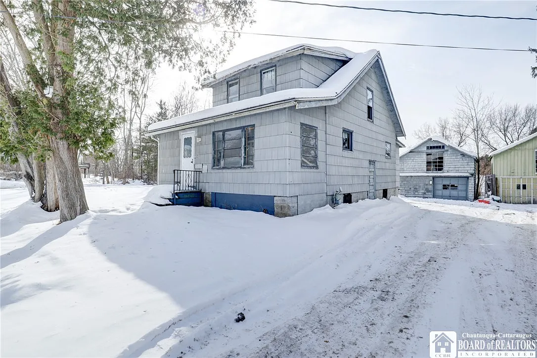 84 Elam Ave photo 1