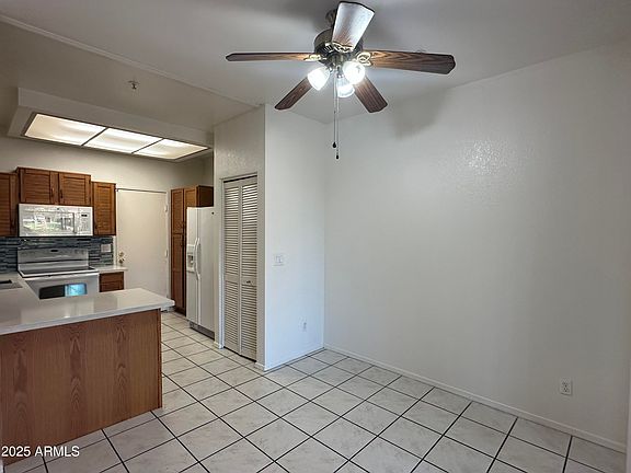 4th image of 1633 E LAKESIDE Drive #39