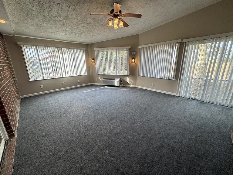425 Spauldingwood Rd — Photo 37