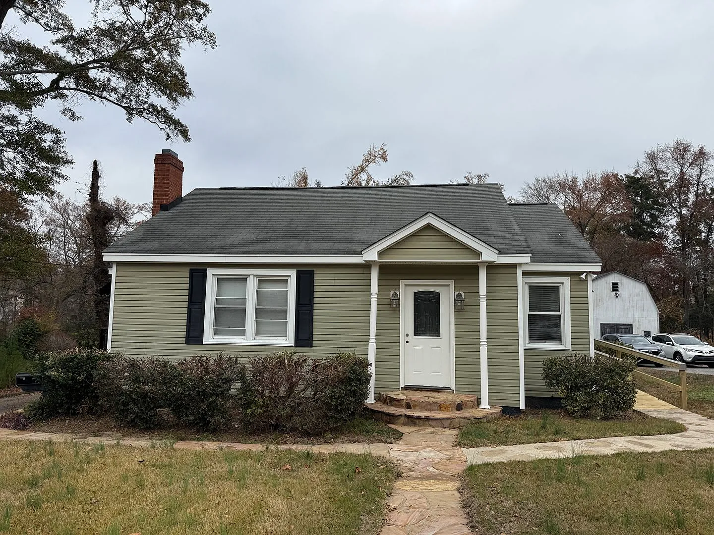 4 bed, 1.0 bath, 1260 sqft, $1,600 — Photo 1