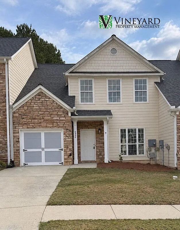 3 bed, 2.5 bath, 1690 sqft, $1,795 — Photo 1