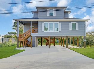 915 Oak Grove St, La Porte, TX 77571