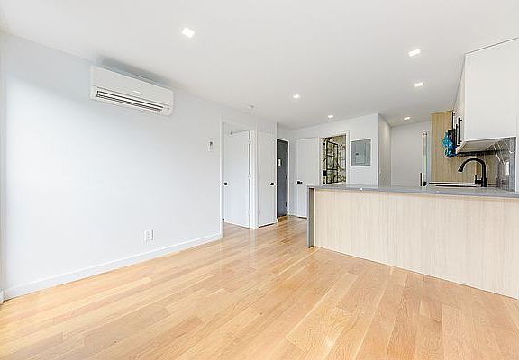3rd image of 152 Macon St #3R